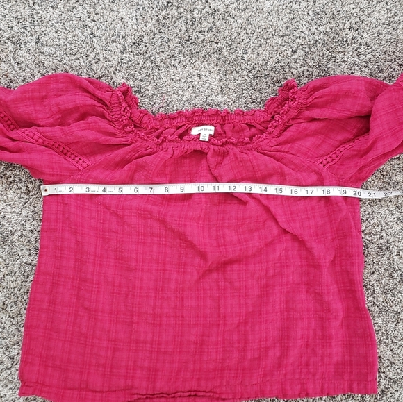 Max Studio | Off-Shoulder, Puff Sleeve Linen Blouse - Picture 3 of 6